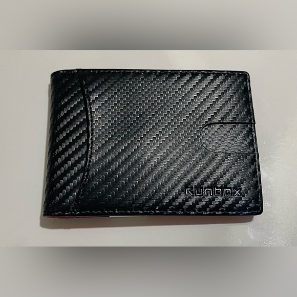 Runbox Wallet - Picture 1 of 6
